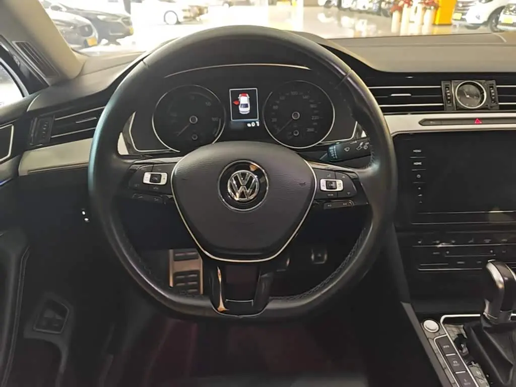 Volkswagen Magotan GTE Plug-in Hybrid 2021 — Photo 11/20