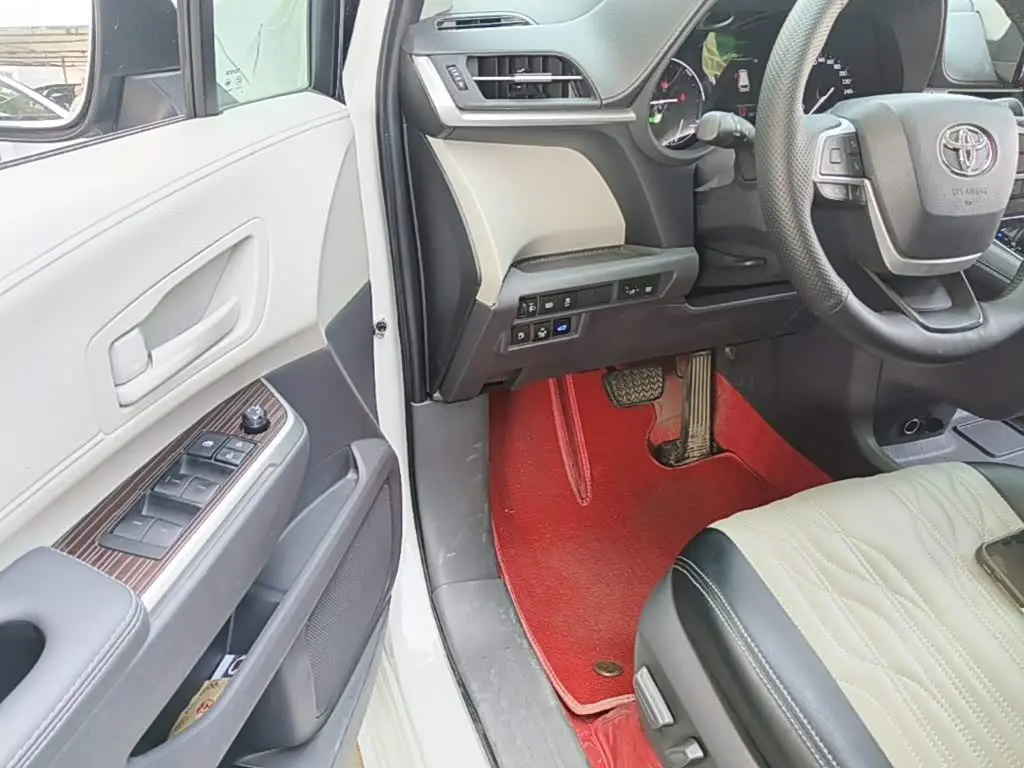 Toyota Sienna 2022 — Photo 15/19