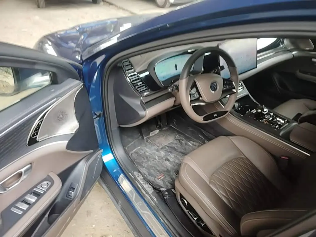 BYD Han 2022 — Photo 15/19