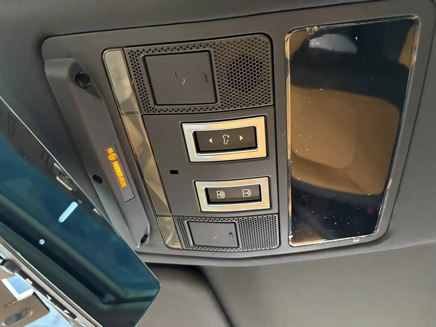 Land Rover Defender 2023 — Photo 15/19