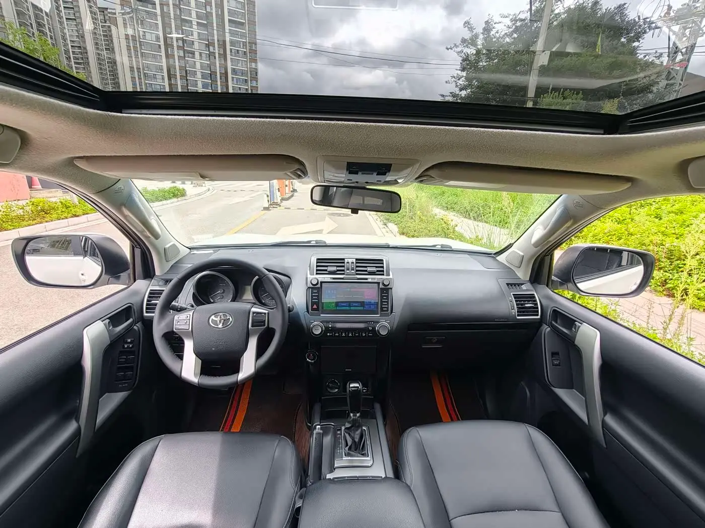 Toyota Prado 2017 — Photo 10/20