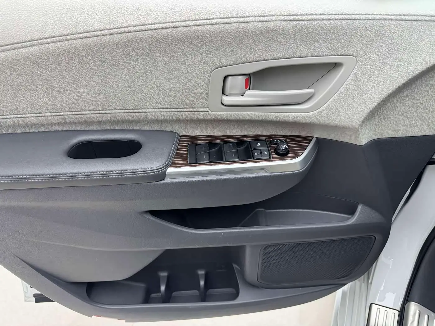 Toyota Sienna 2023 — Photo 7/20