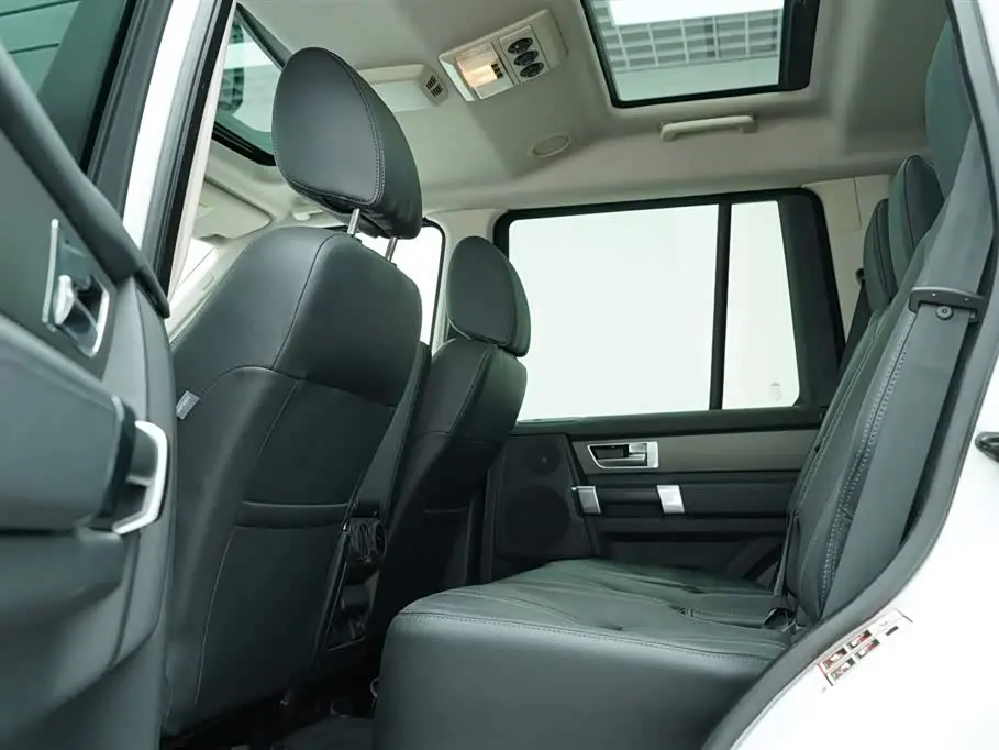 Land Rover Discovery 2016 — Фото 12/20