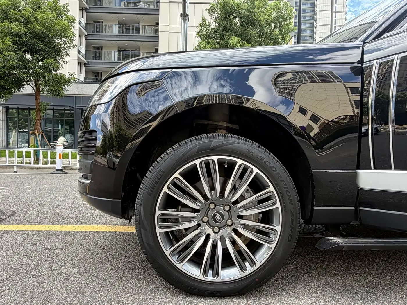 Land Rover Range Rover 2018 — Photo 19/19