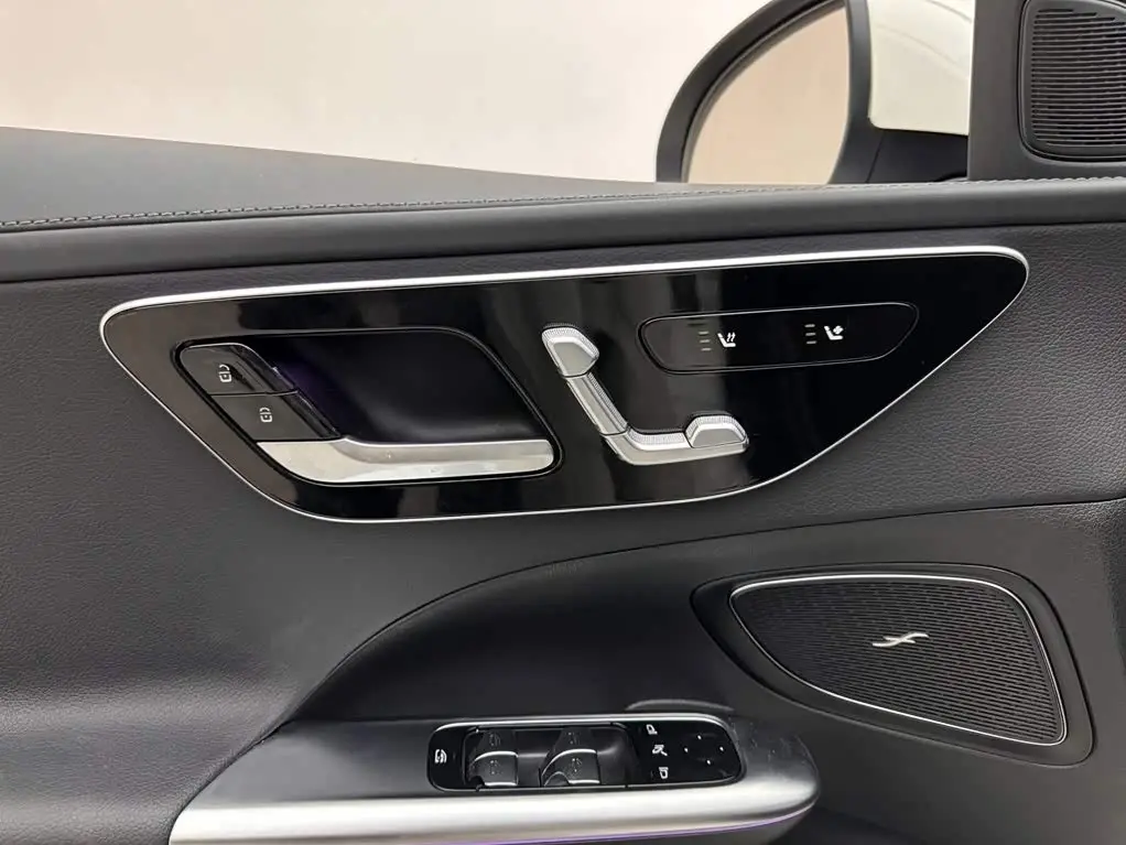 Mercedes-Benz C-Class 2025 — Фото 15/16