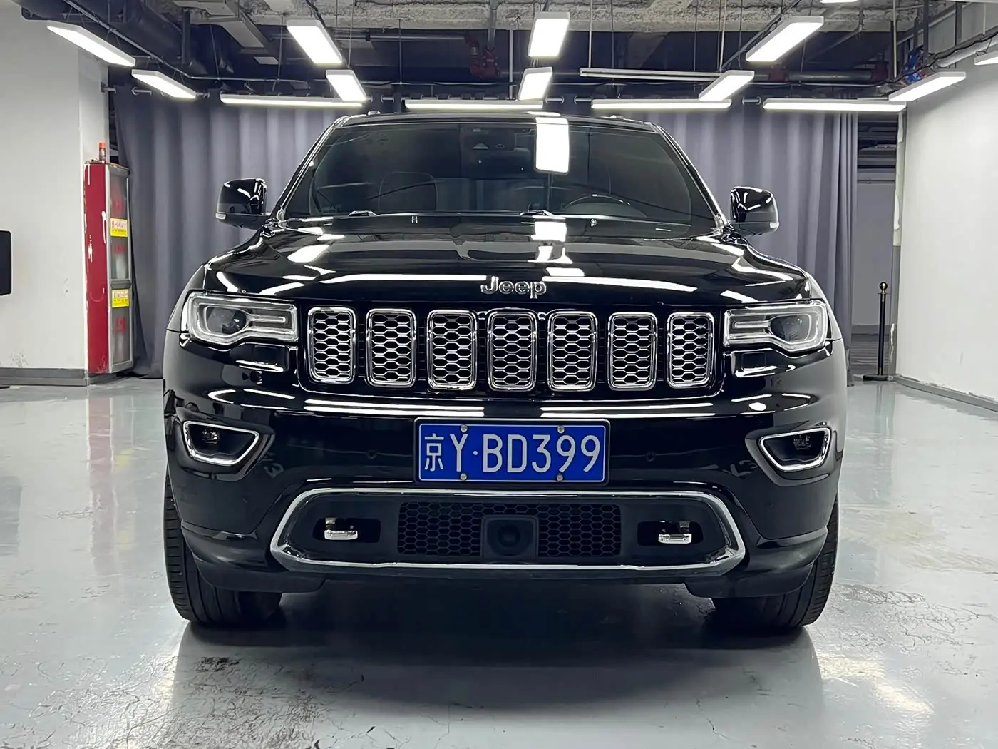 Jeep Grand Cherokee 2018 — Фото 2/16