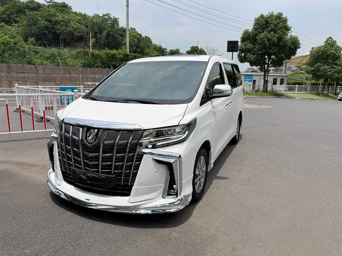 Toyota Alphard 2015 — Фото 1/19