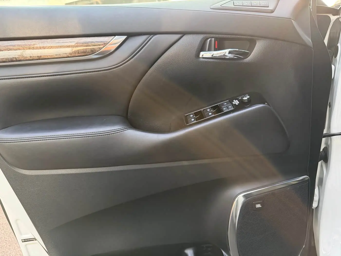 Toyota Vellfire 2019 — Photo 14/18