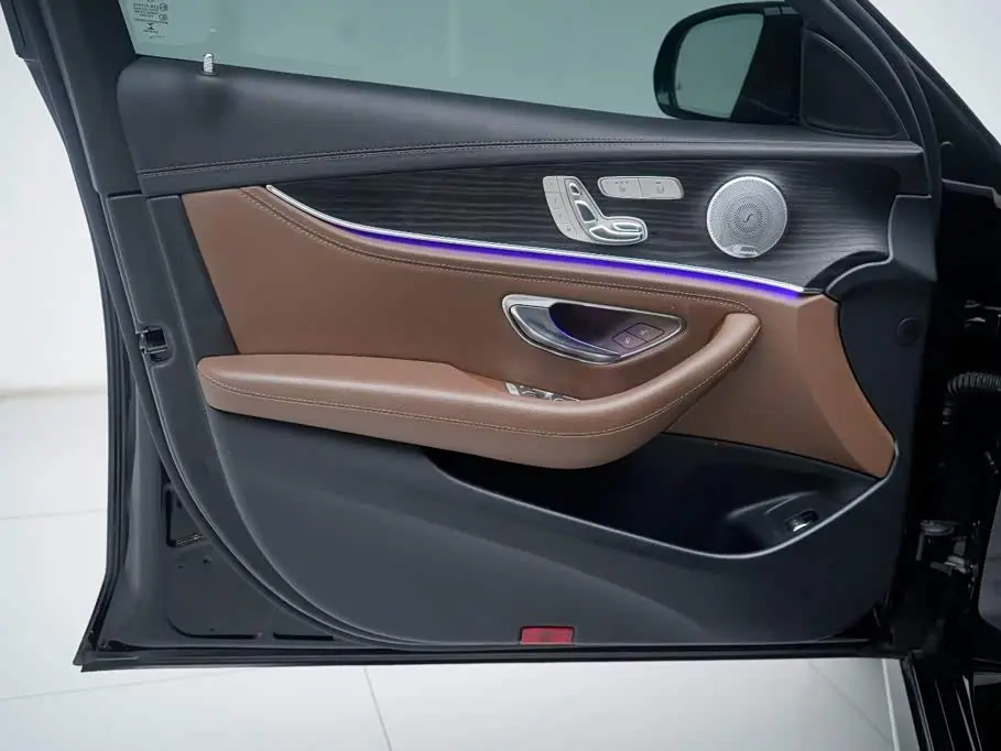 Mercedes-Benz E-Class 2021 — Photo 14/20