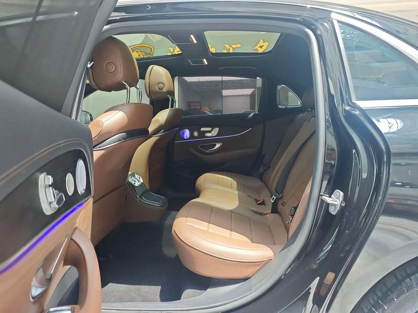 Mercedes-Benz E-Class 2023 — Photo 15/16