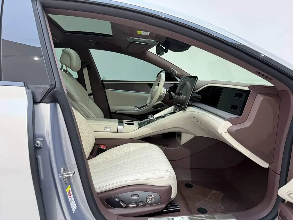 Denza Z9GT 2025 — Photo 19/20