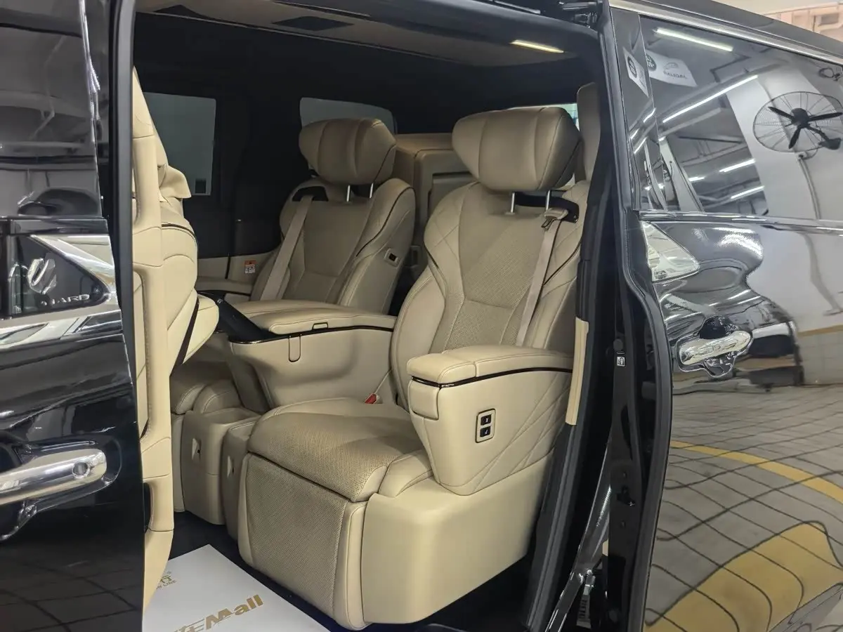 Toyota Alphard 2023 — Фото 7/10