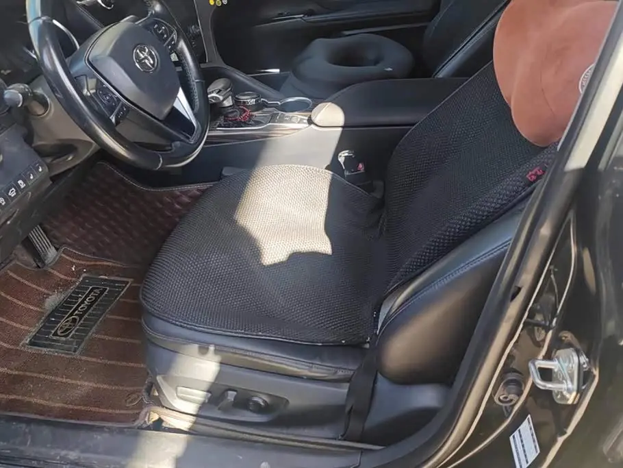 Toyota Camry 2019 — ფოტო 9/16
