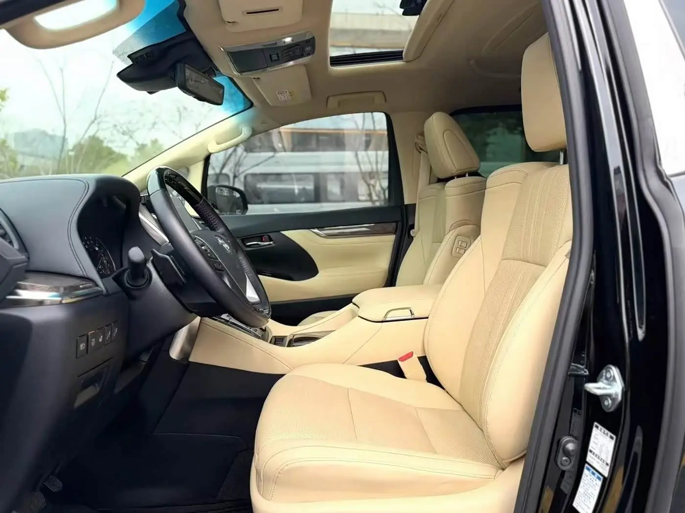 Toyota Alphard 2022 — Фото 6/9