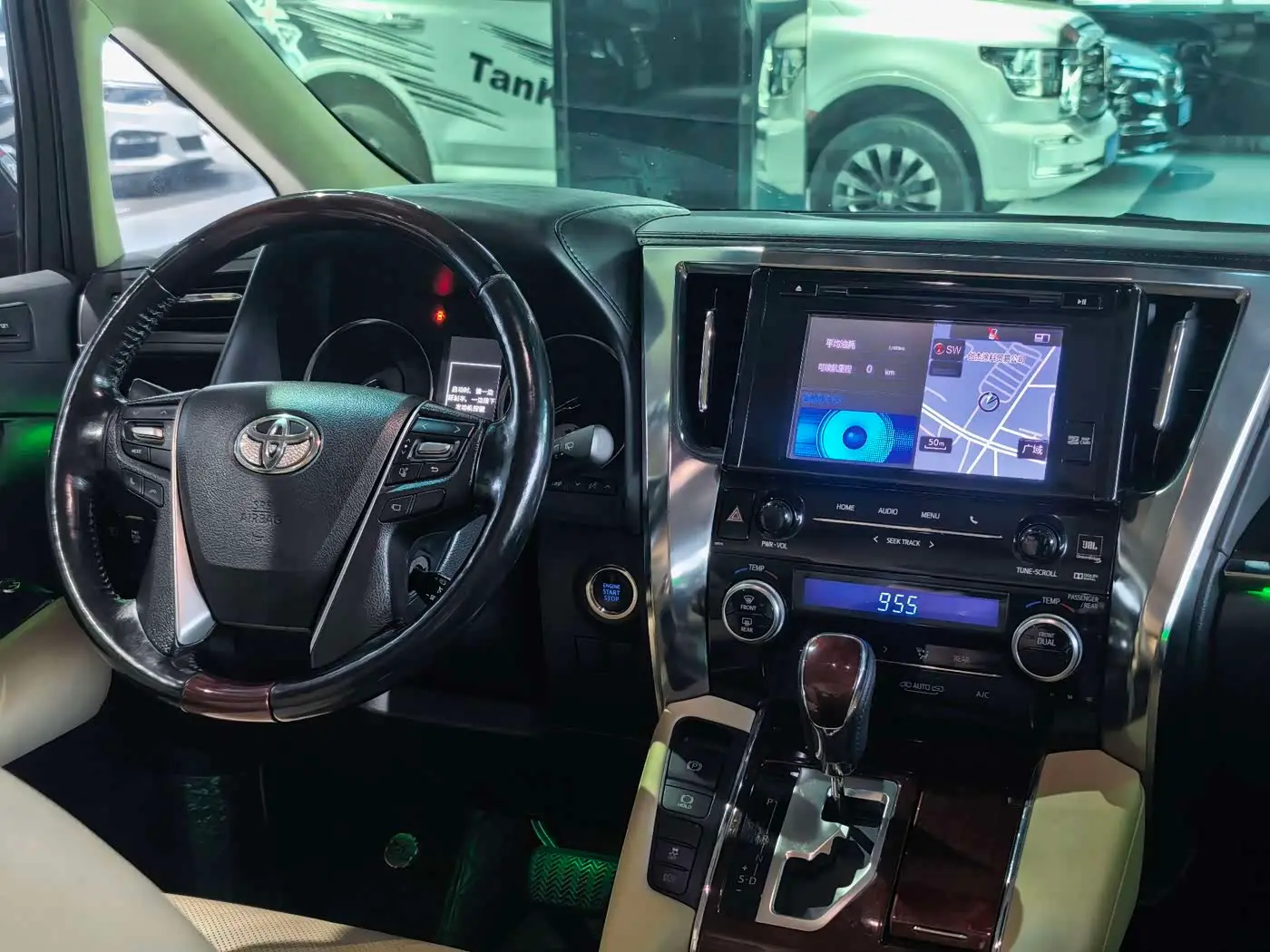 Toyota Alphard 2018 — Photo 5/10