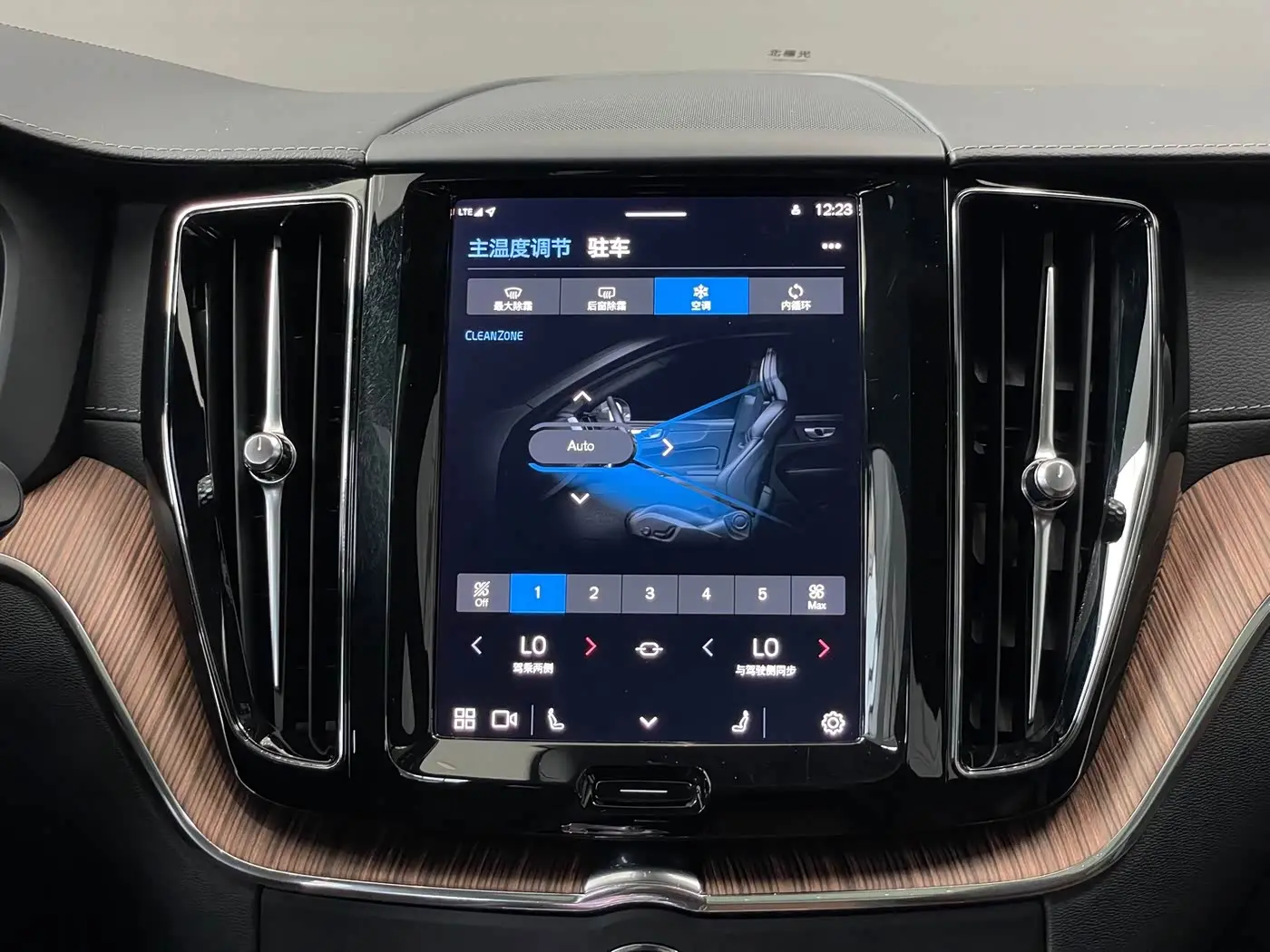Volvo XC60 2022 — Фото 15/20