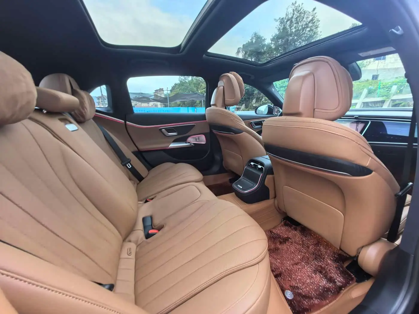 Mercedes-Benz E-Class 2024 — Photo 8/15