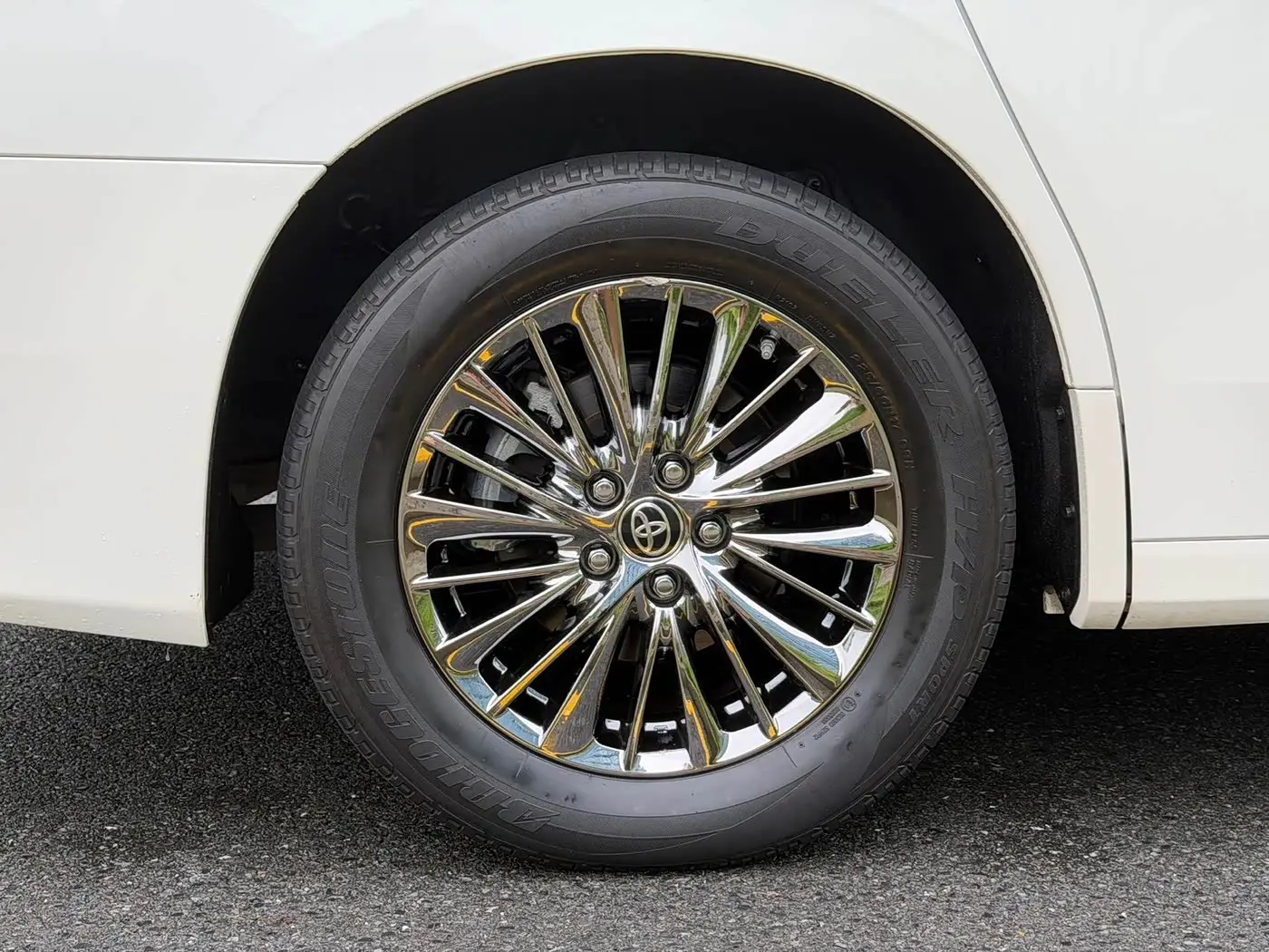 Toyota Alphard 2022 — Photo 15/18