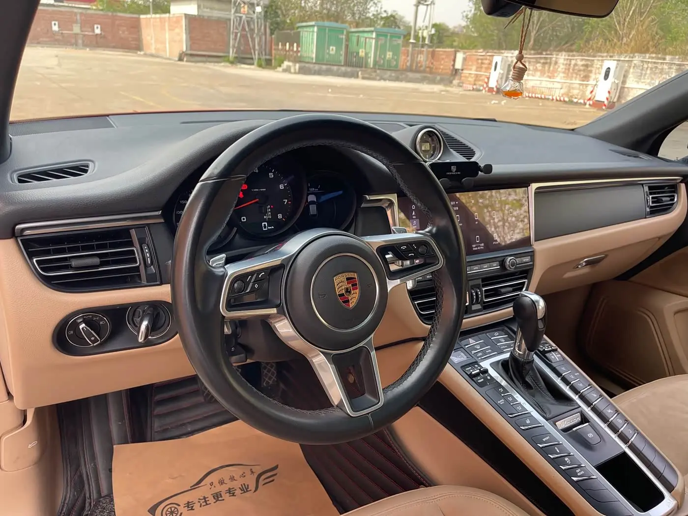 Porsche Macan 2020 — Photo 13/20