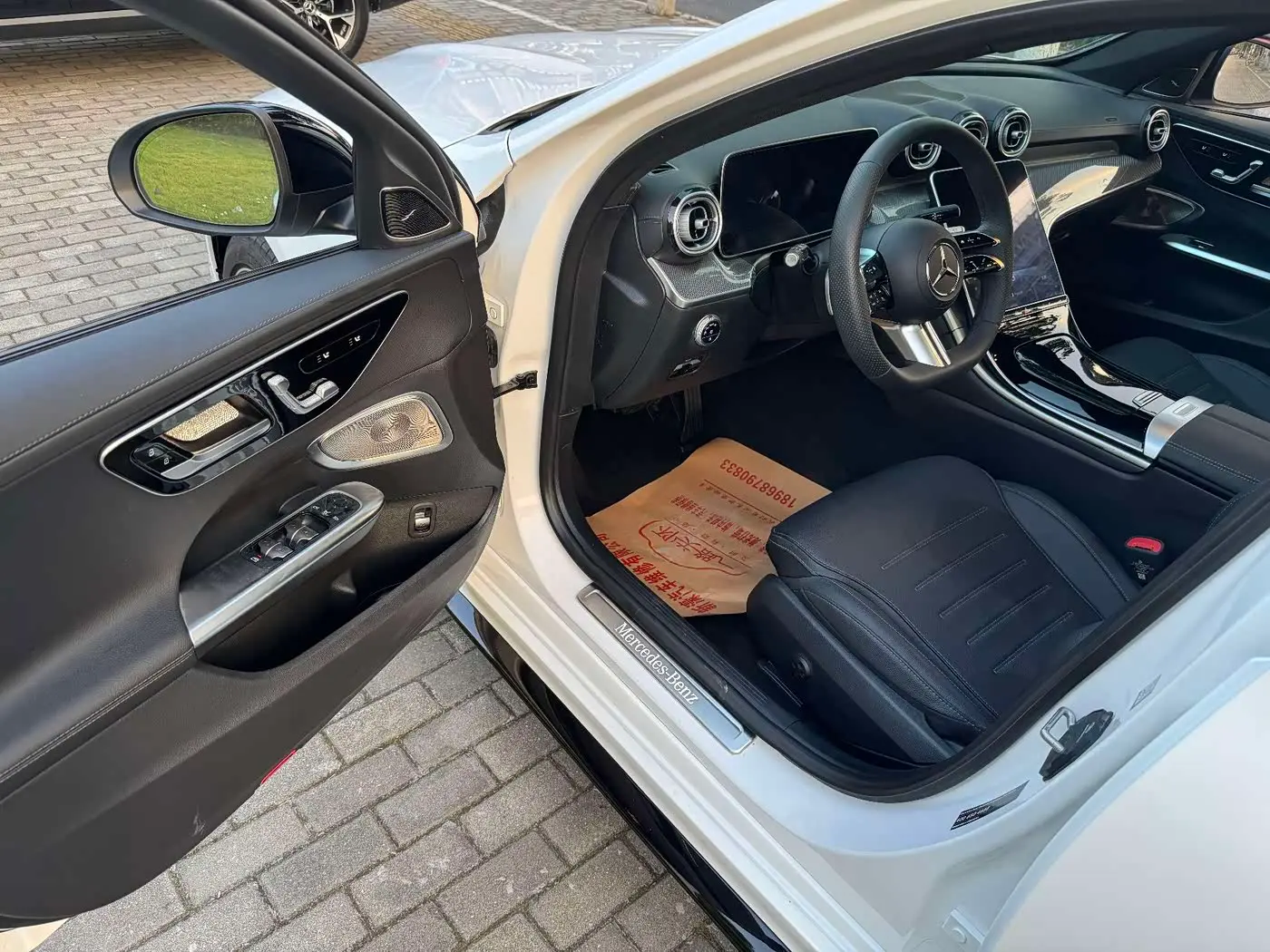 Mercedes-Benz C-Class 2025 — Photo 4/9
