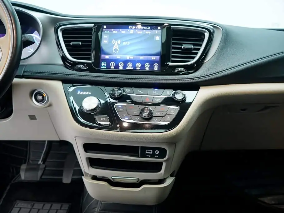 Chrysler Grand Caravan PHEV 2020 — Şəkil 17/19