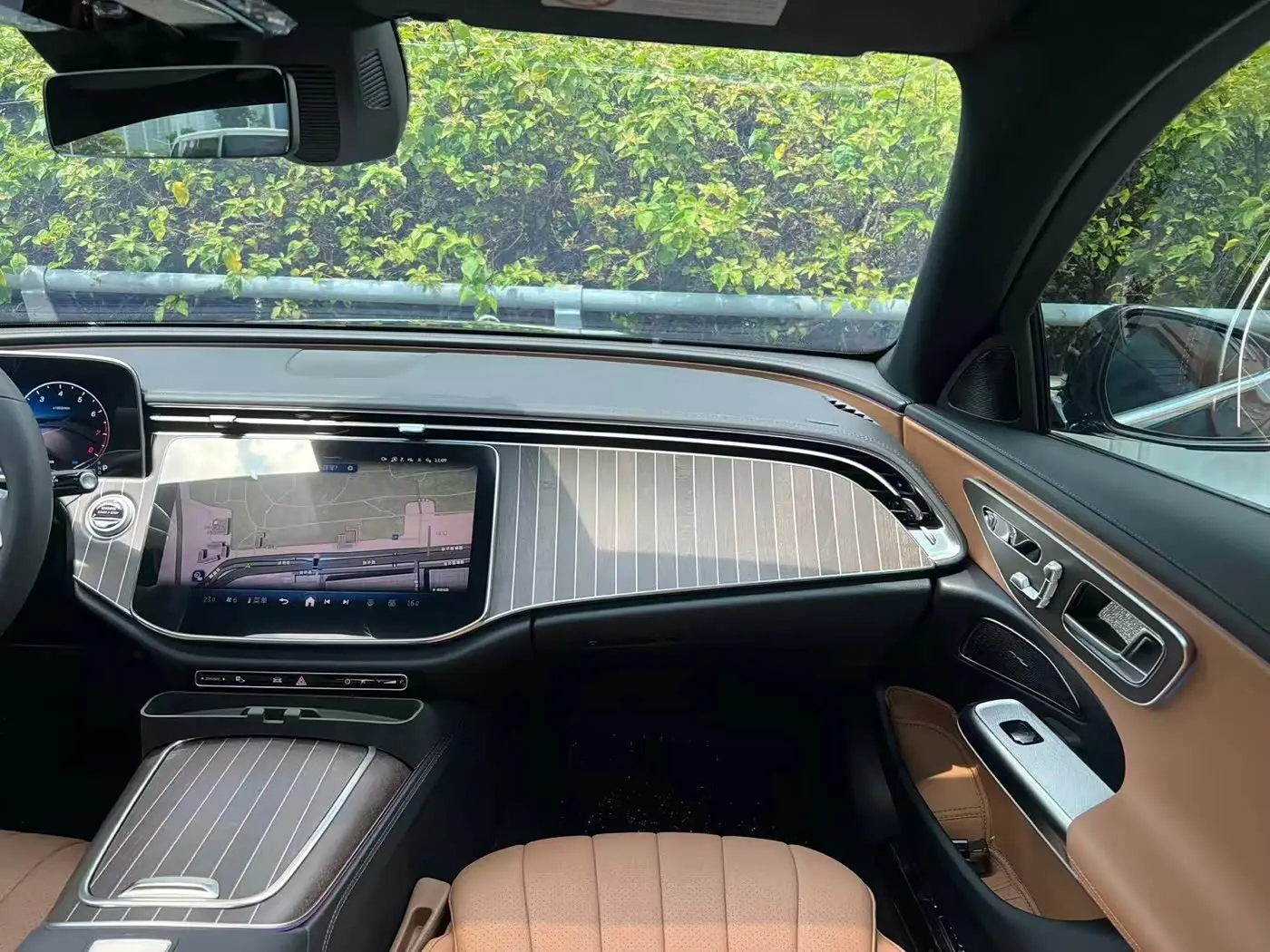 Mercedes-Benz E-Class 2025 — Фото 6/16