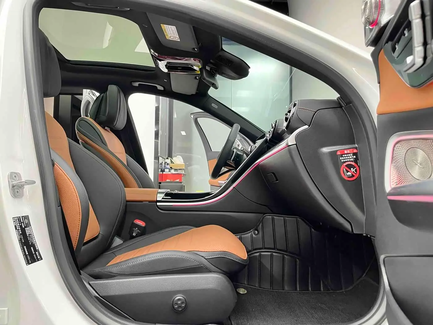 Mercedes-Benz C-Class 2025 — Photo 5/19