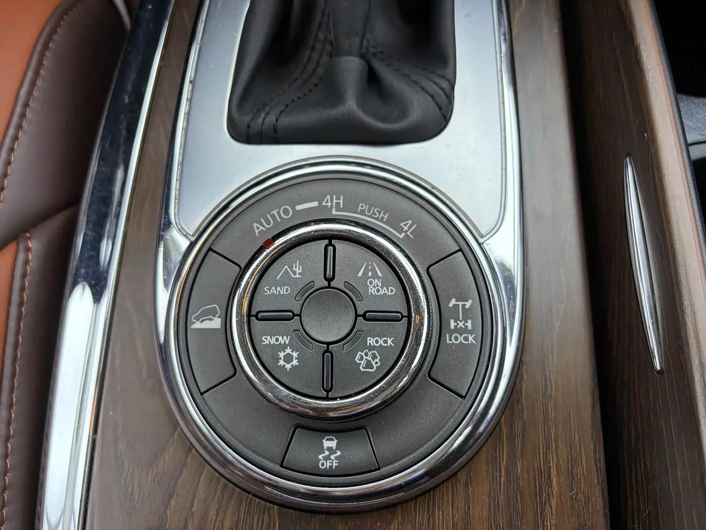 Nissan Patrol 2019 — Photo 9/17