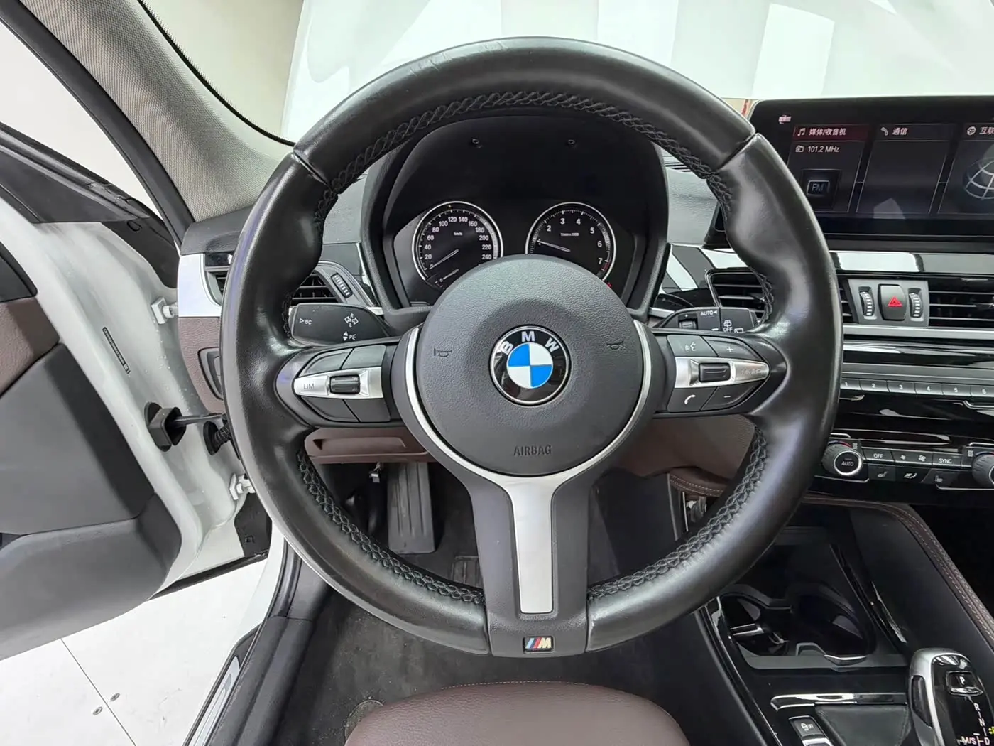 BMW X1 2022 — ფოტო 9/18