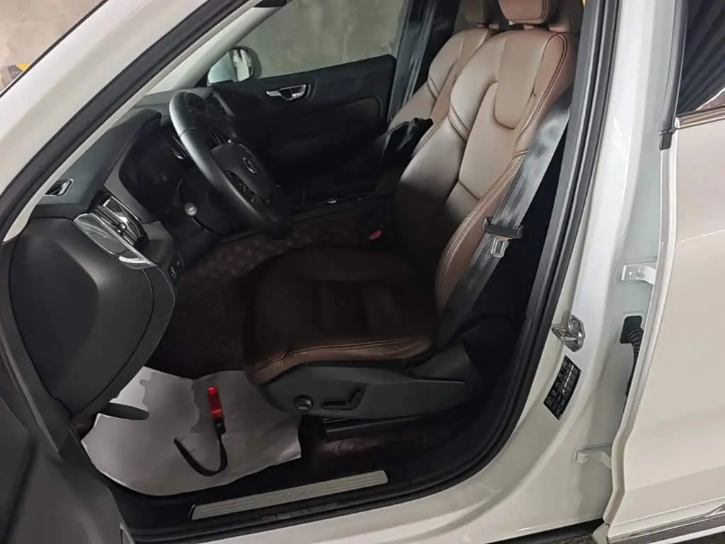Volvo XC60 2020 — Фото 15/20