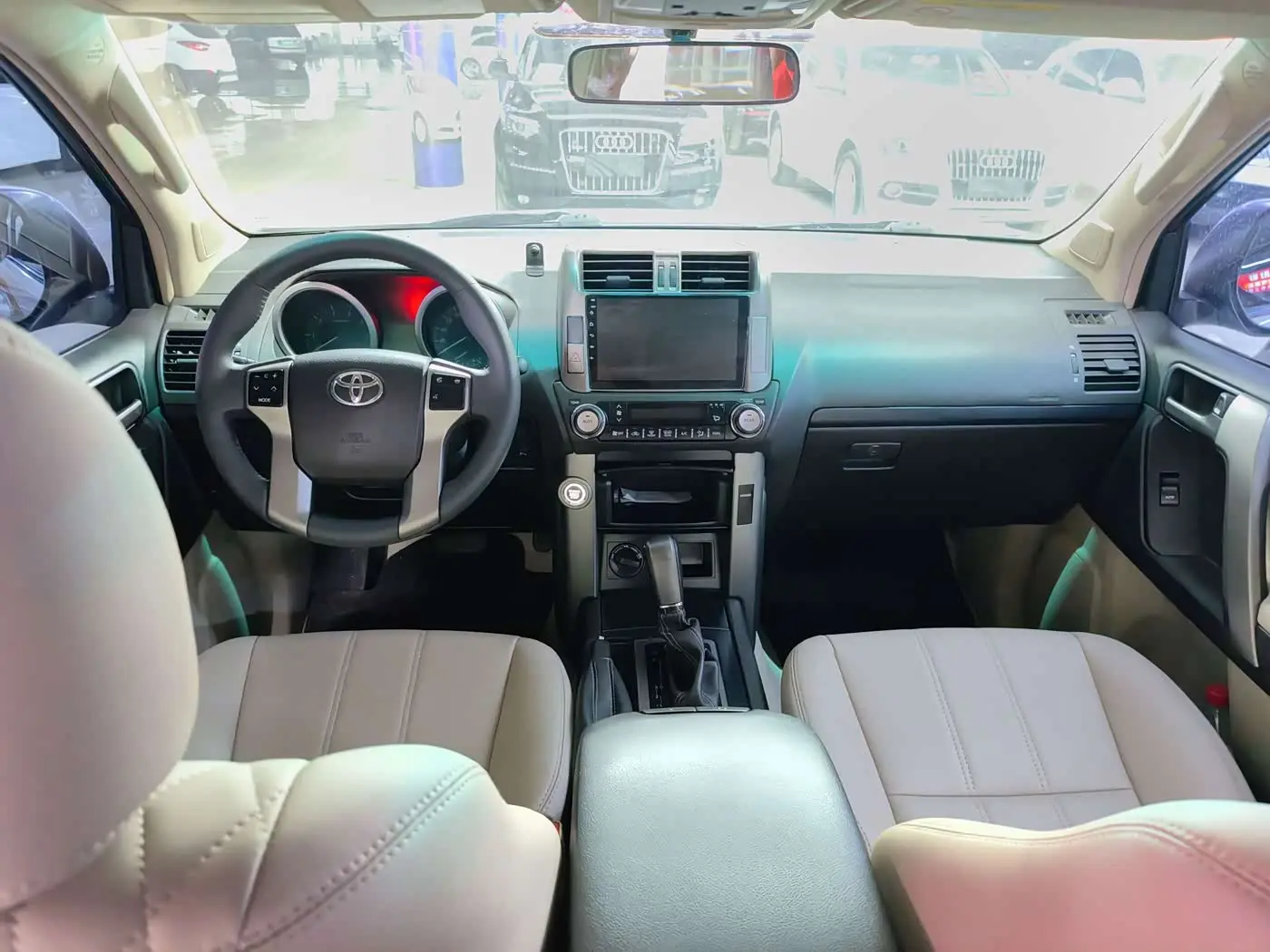 Toyota Prado 2013 — Photo 2/7