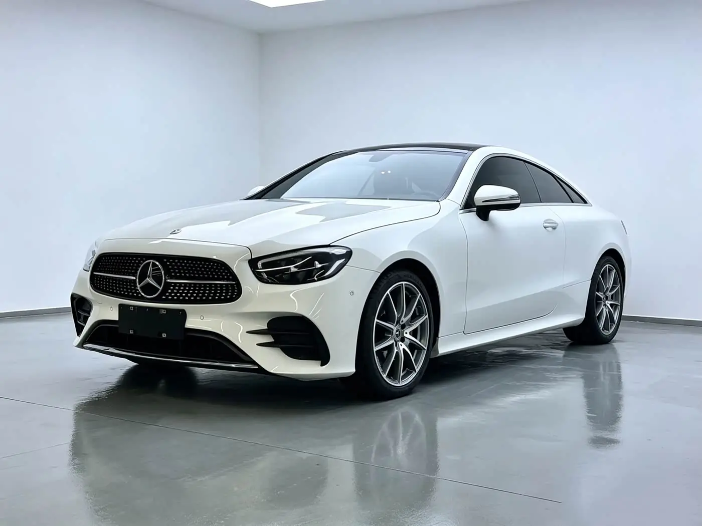 Mercedes-Benz E-Class 2023 — Фото 1/19