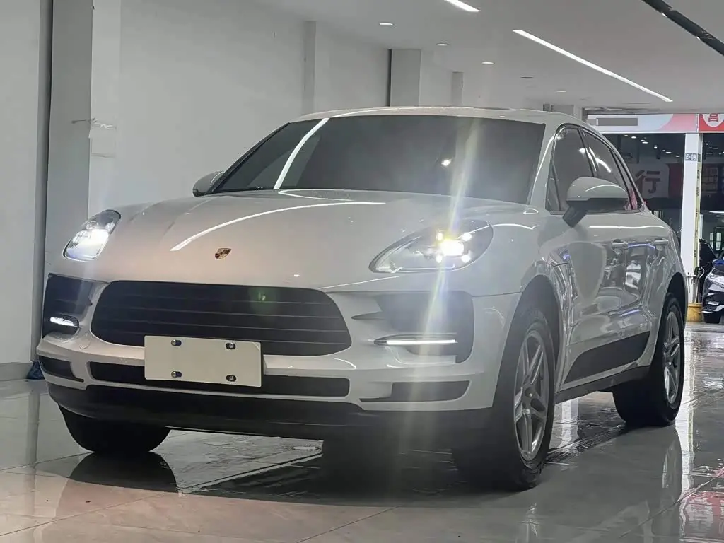 Porsche Macan 2021 — Photo 1/9