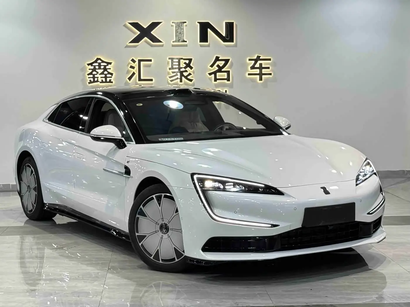 Yangwang U7 2025 — Photo 2/20