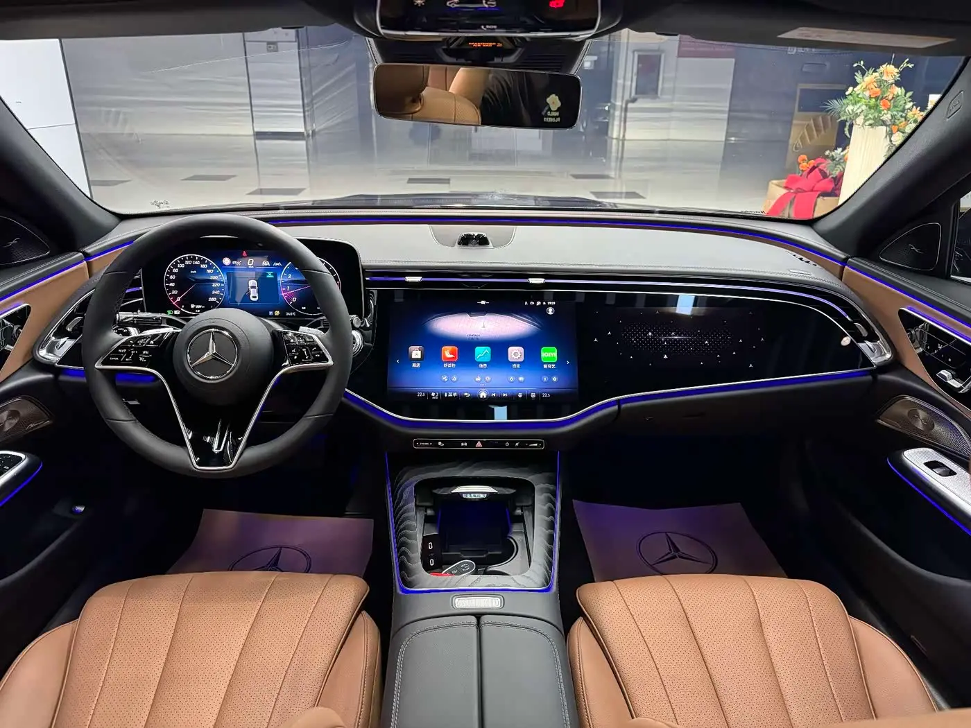 Mercedes-Benz E-Class 2024 — Photo 8/16