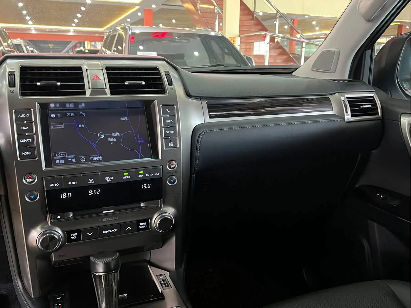 Lexus GX 2015 — Photo 13/16