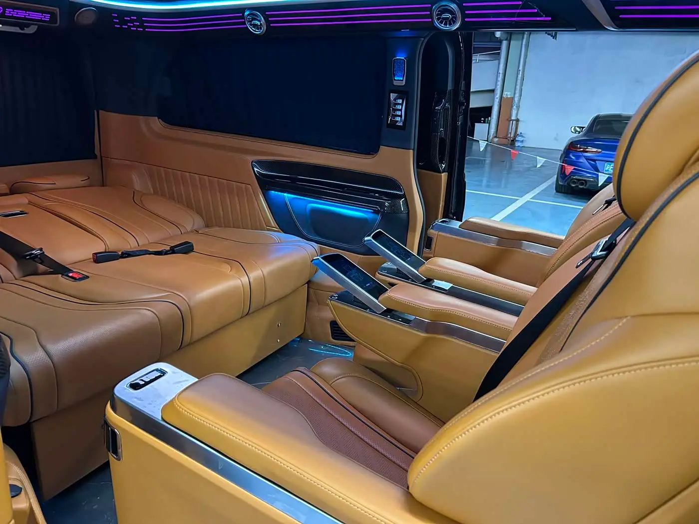 Mercedes-Benz Vito 2023 — Photo 8/20