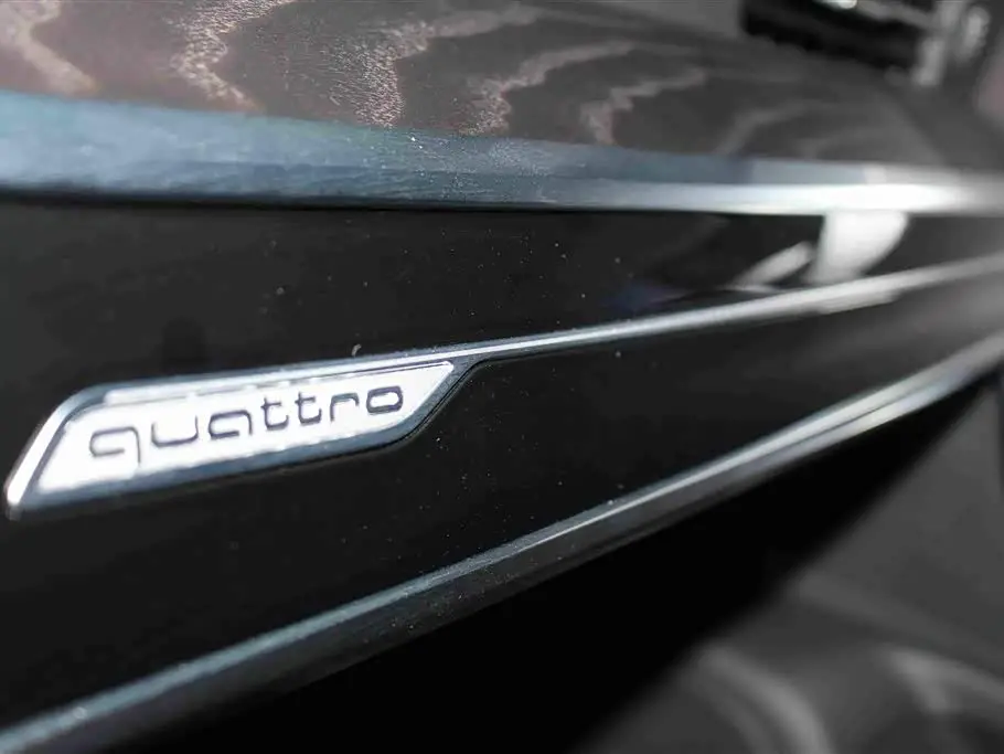 Audi A6L 2025 — Фото 8/20