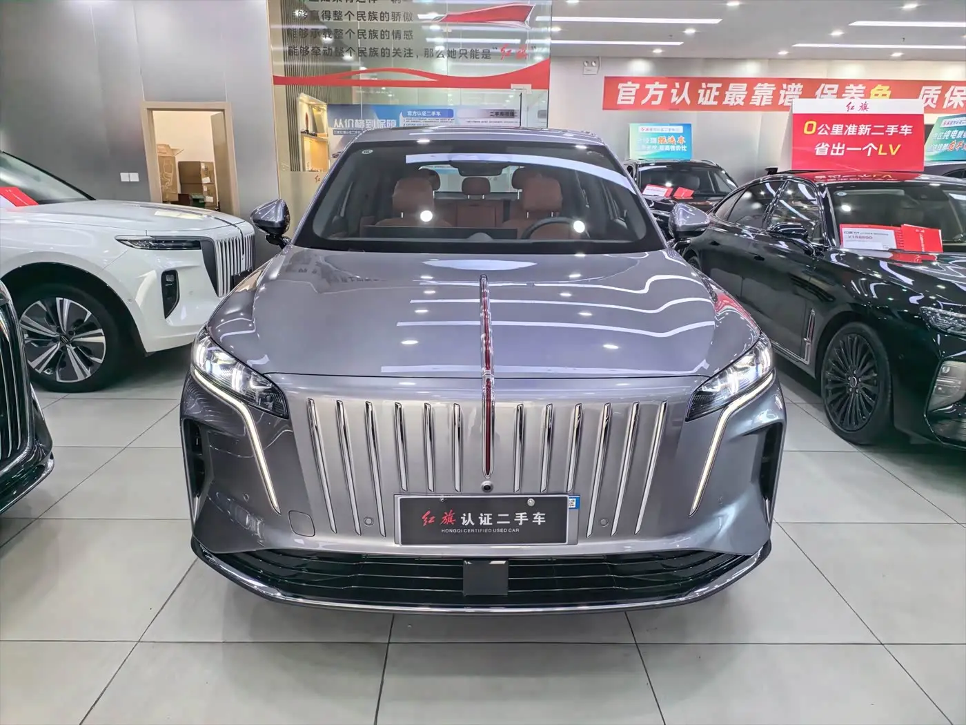 Hongqi HS6 PHEV 2025 — Photo 2/12