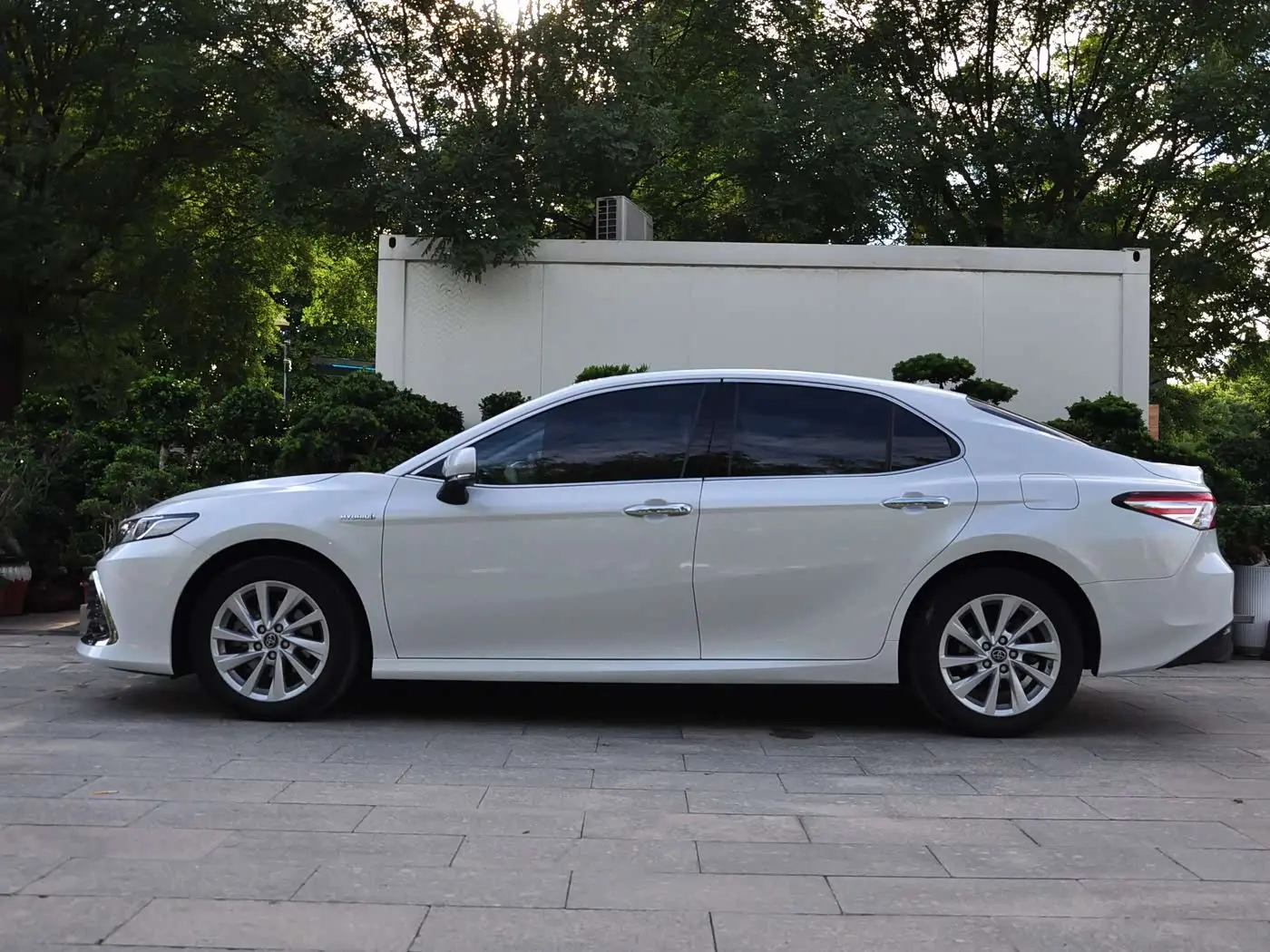 Toyota Camry 2021 — Фото 3/15