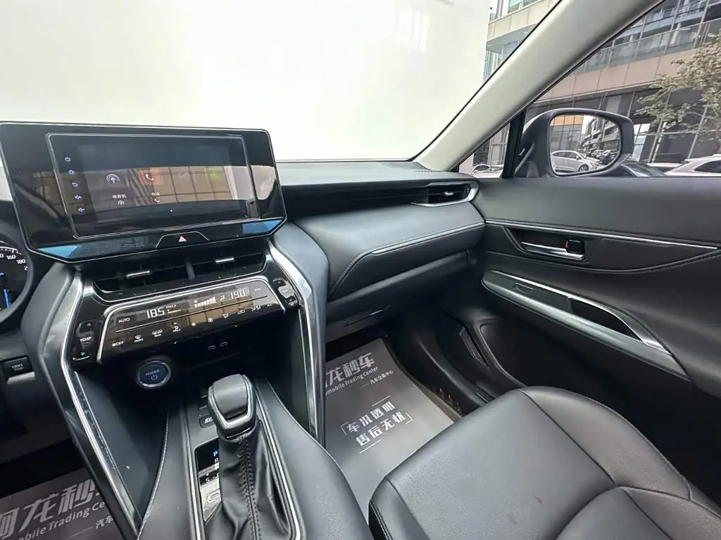 Toyota Venza 2023 — ფოტო 13/20