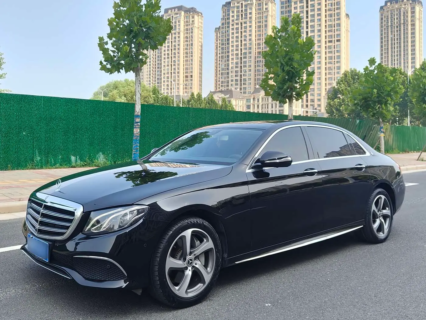 Mercedes-Benz E-Class 2018 — Photo 1/19