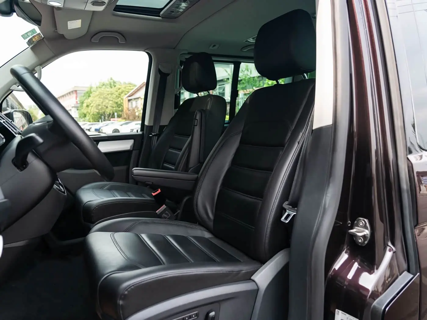 Volkswagen Multivan 2017 — Photo 10/20