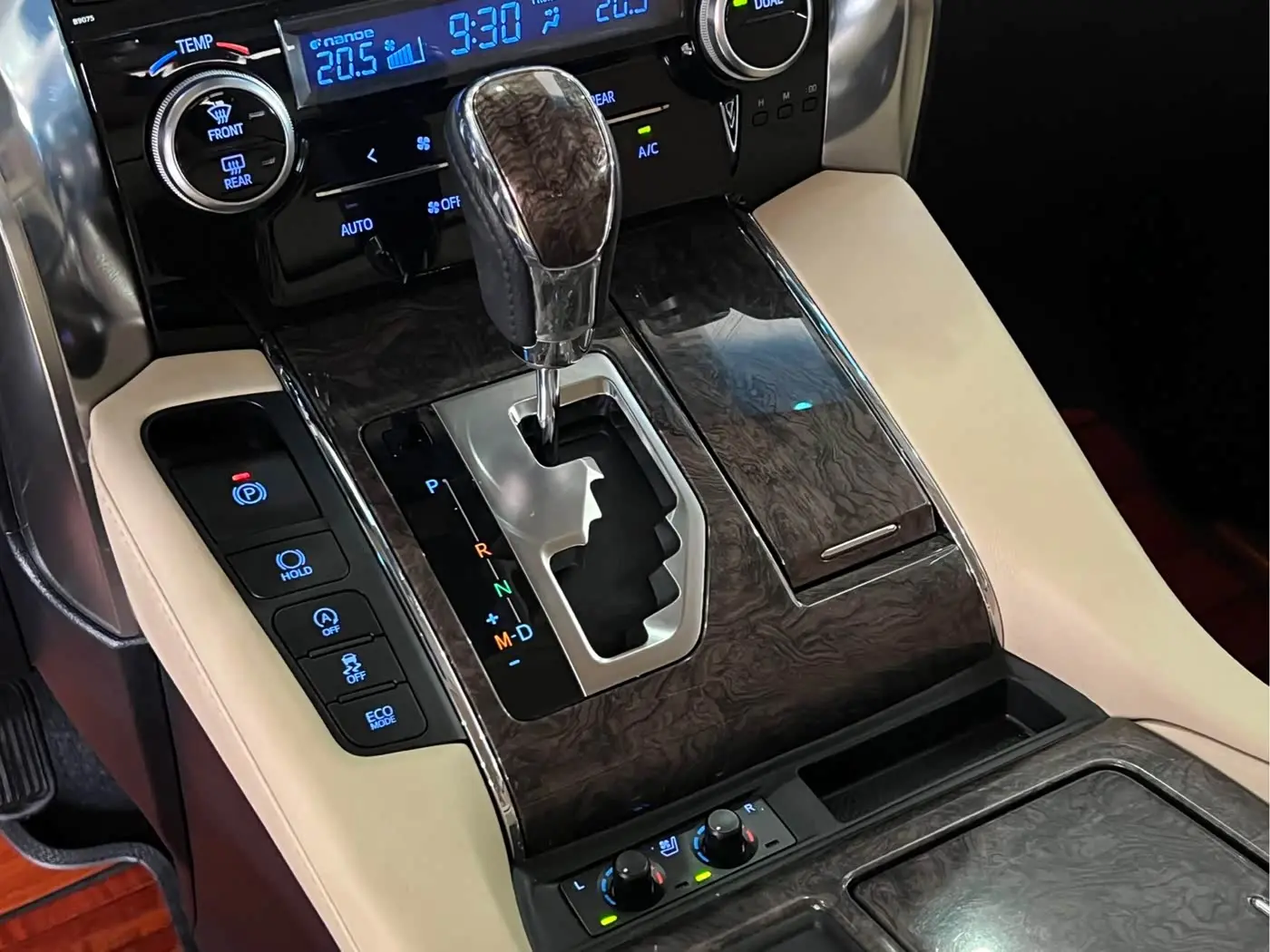 Toyota Alphard 2019 — Фото 14/16