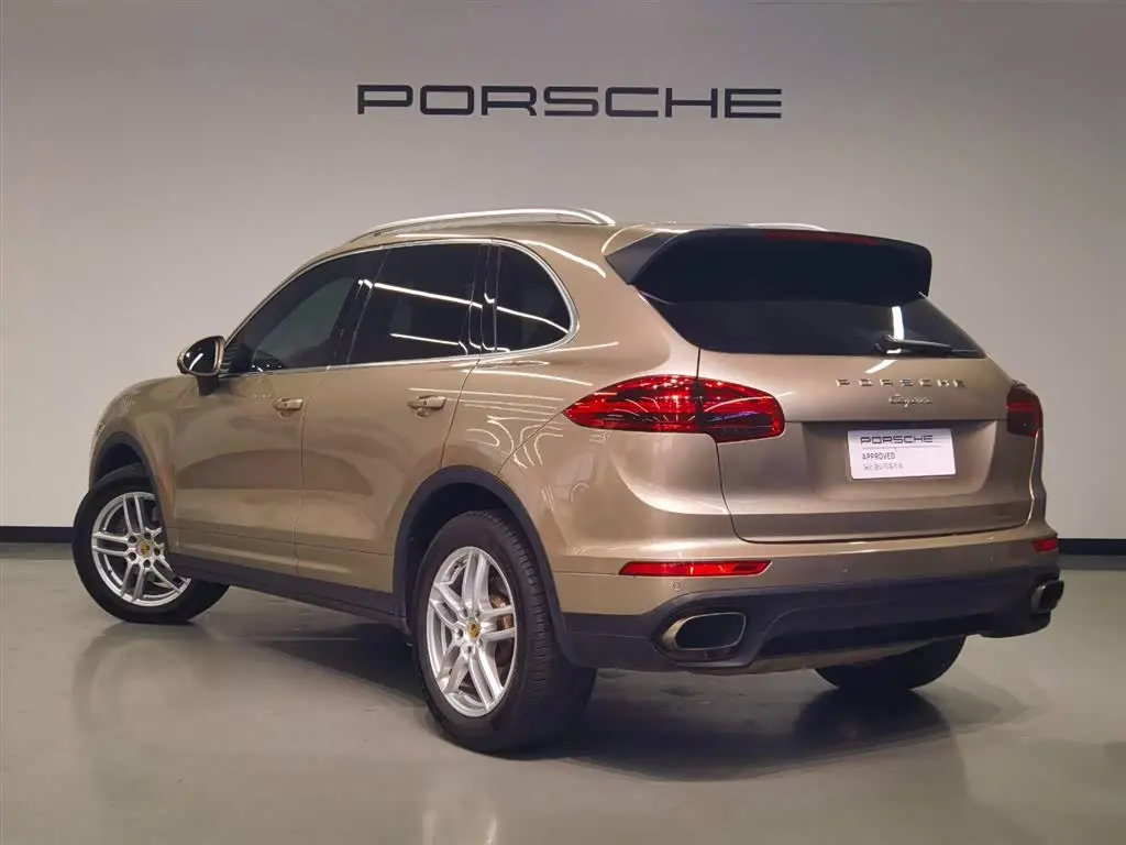 Porsche Cayenne 2018 — Photo 8/19