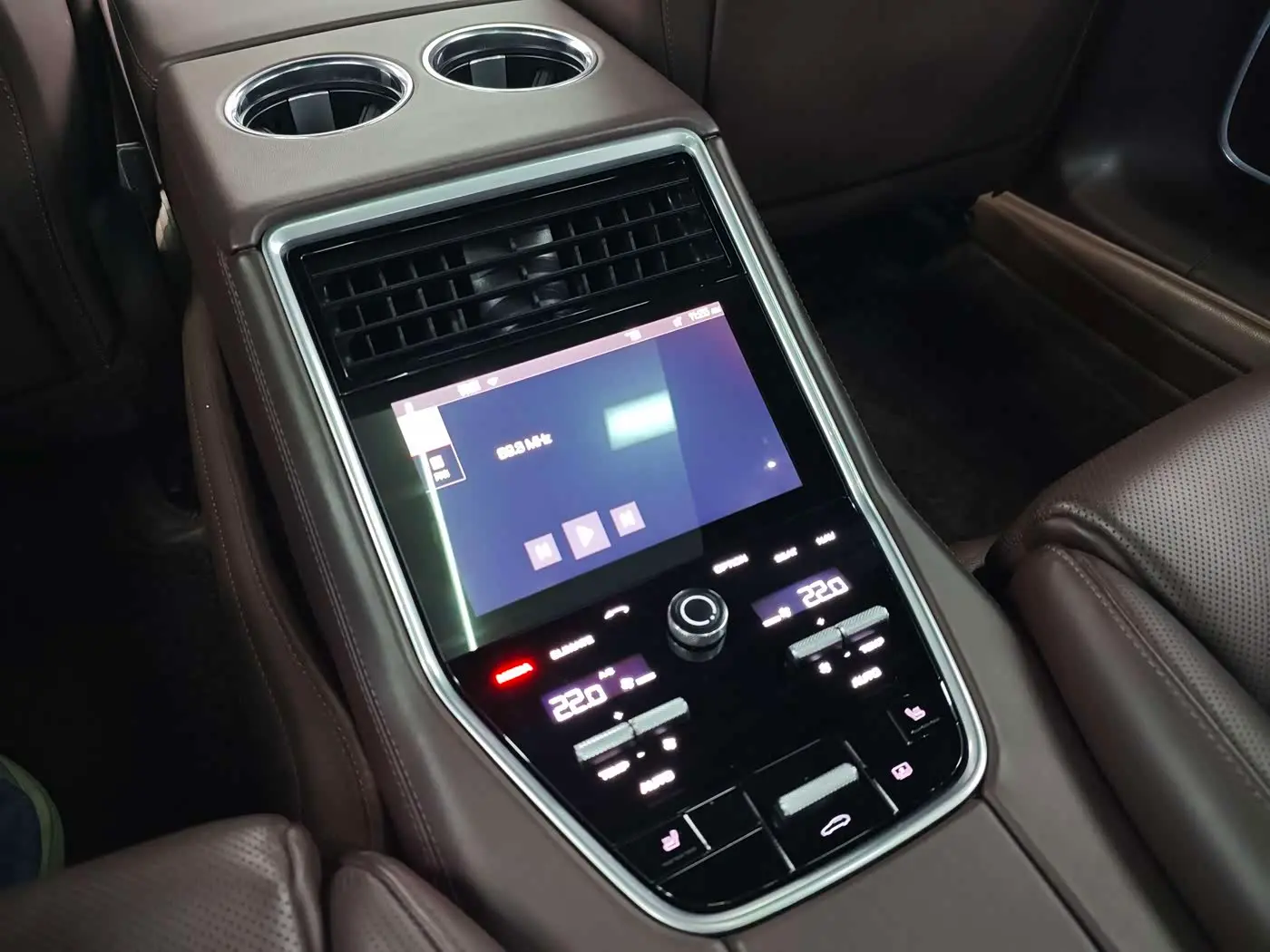 Porsche Panamera 2018 — Şəkil 19/20