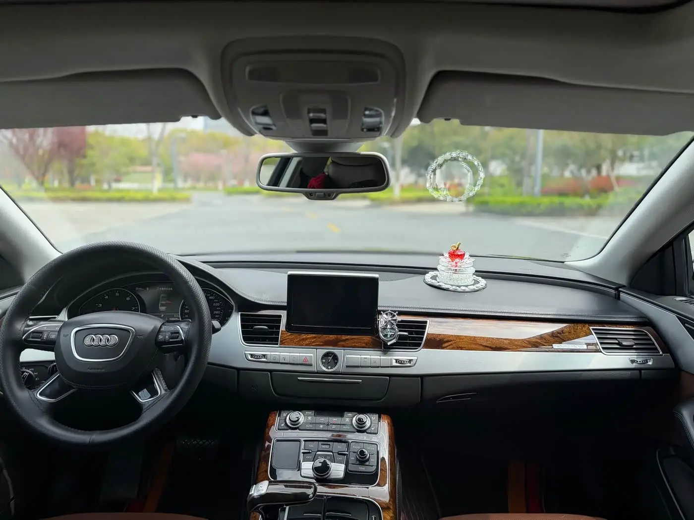 Audi A8 2014 — Photo 7/16