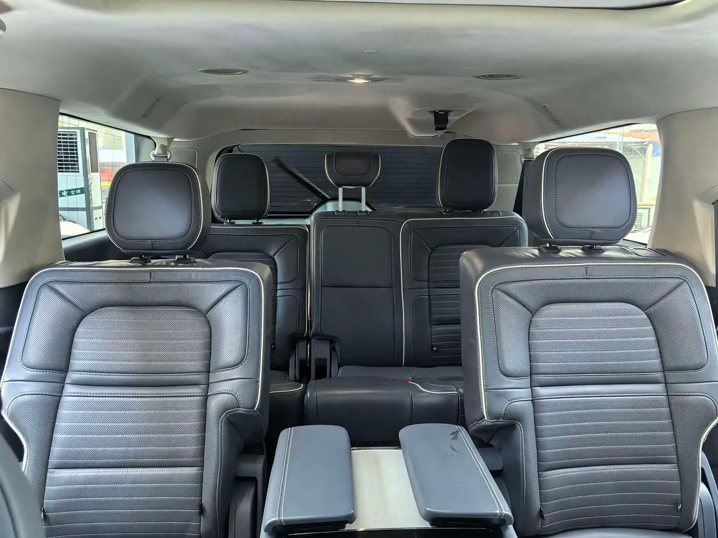 Lincoln Navigator 2023 — Photo 13/18