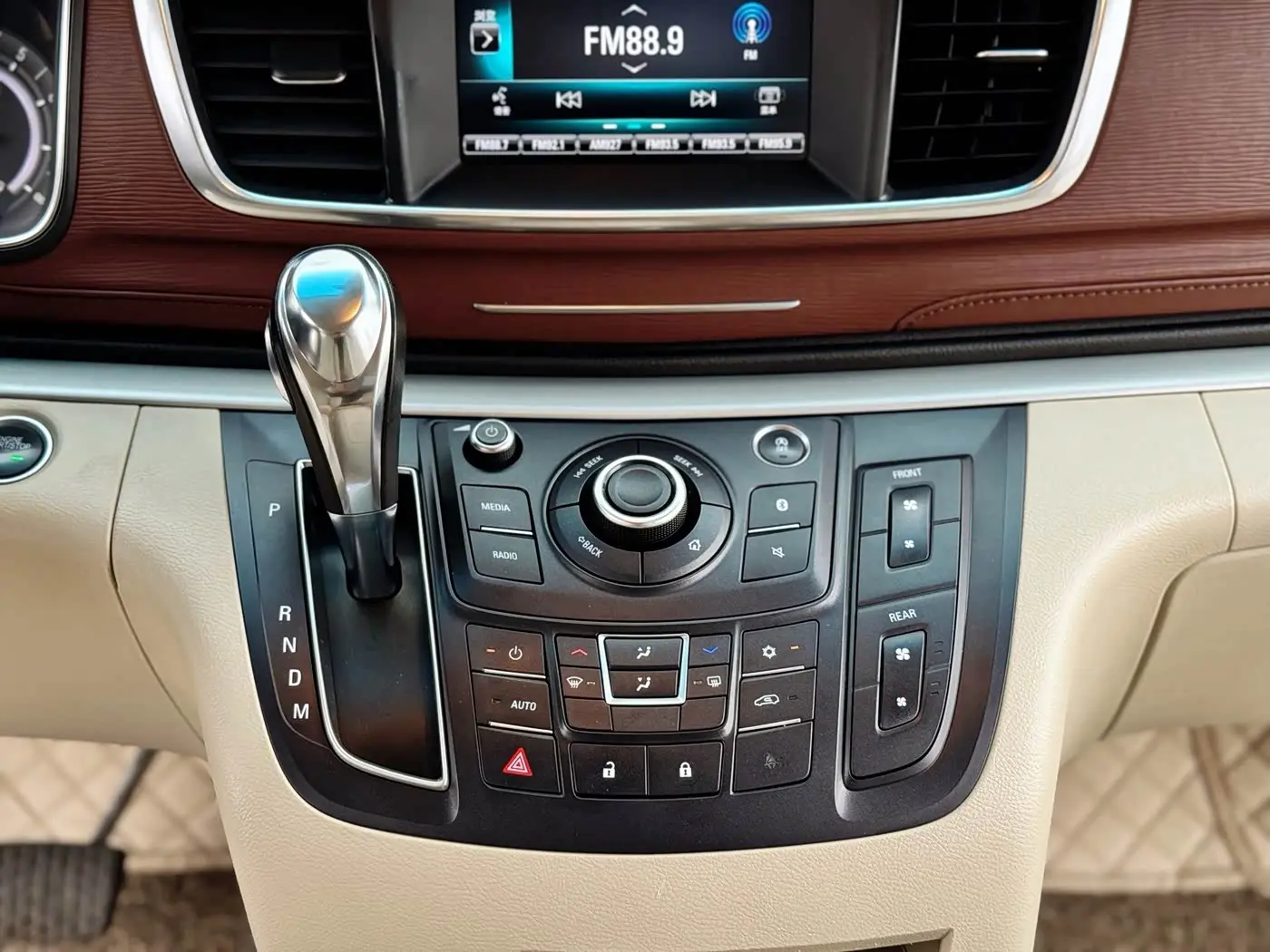 Buick GL8 2018 — Photo 9/14