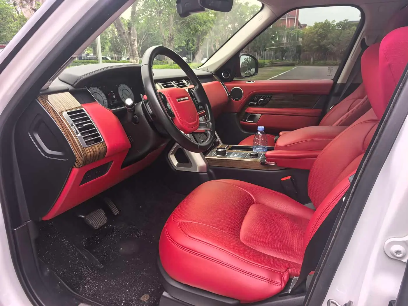 Land Rover Range Rover 2018 — Photo 8/15